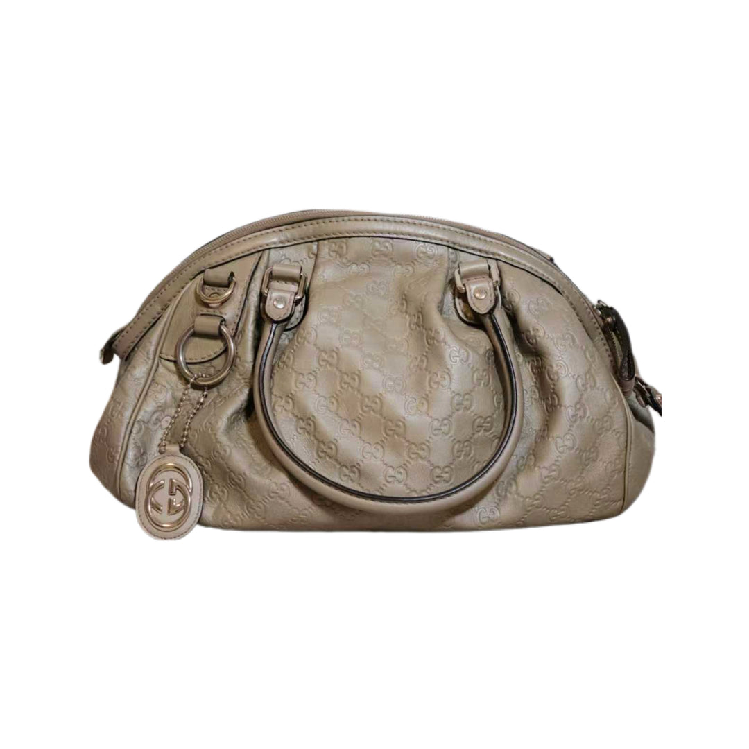 Gucci GG Signature Sukey