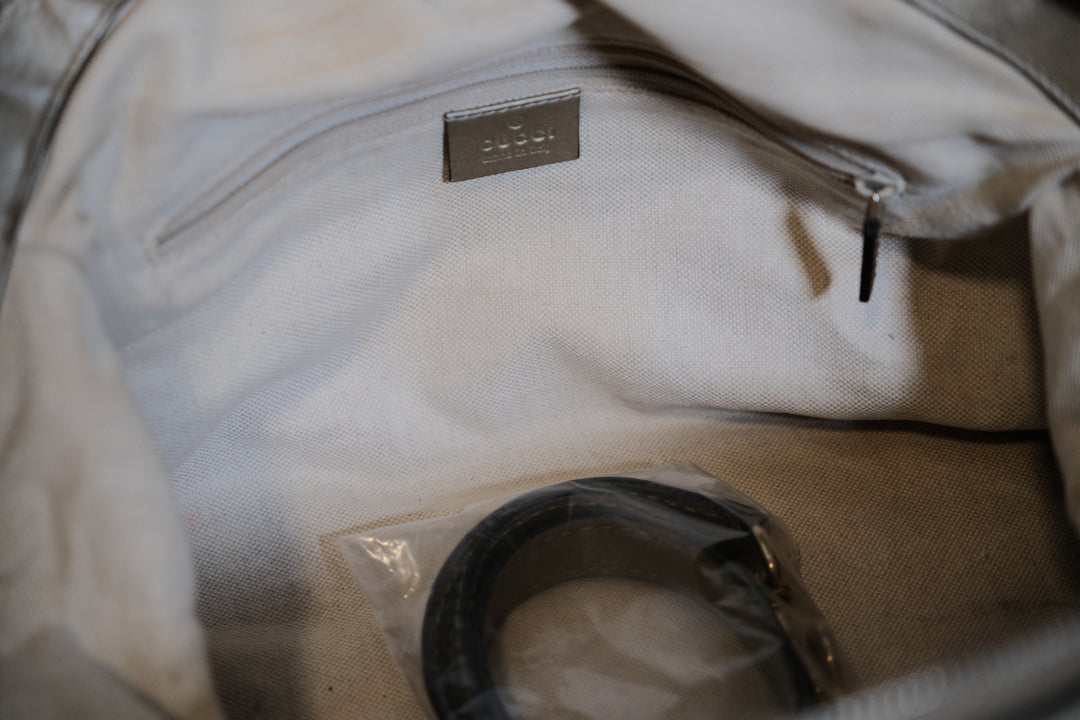 Gucci GG Signature Sukey
